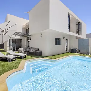 Paula Villa Costa Teguise
